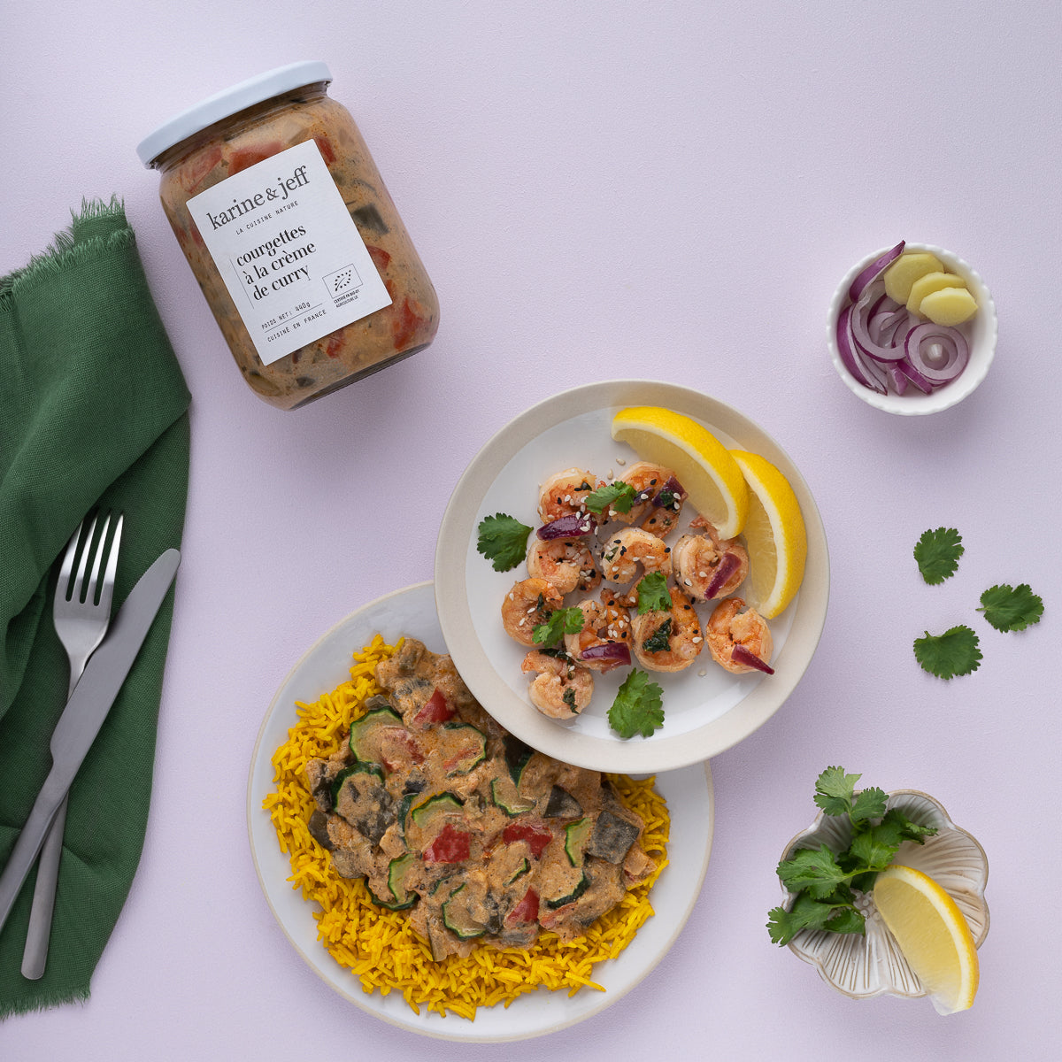 Rezeptidee: Zucchini in Currysahne, gebratene Garnelen mit Koriander und Safranreis